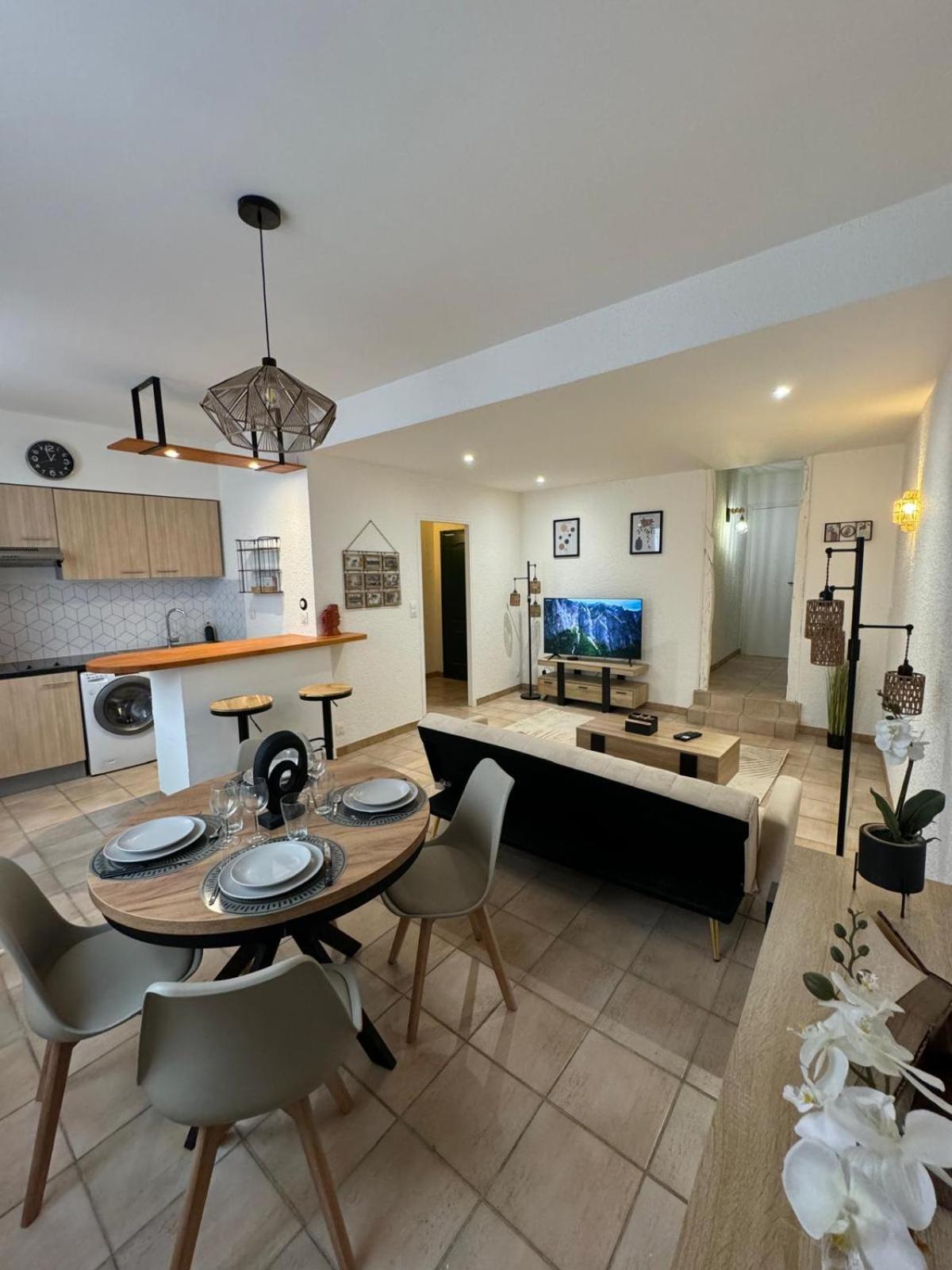 Charmant Appartement En Hypercentre De Castelnaudary Exteriör bild
